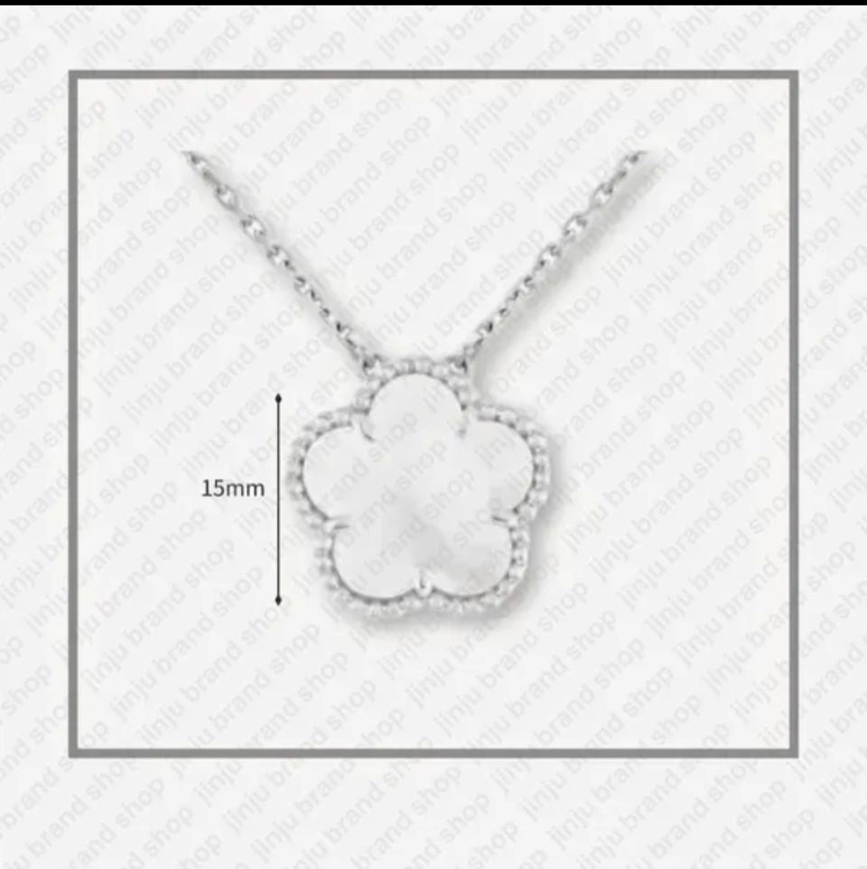 Concepteur de collier 4 feuilles pour femmes classiques.